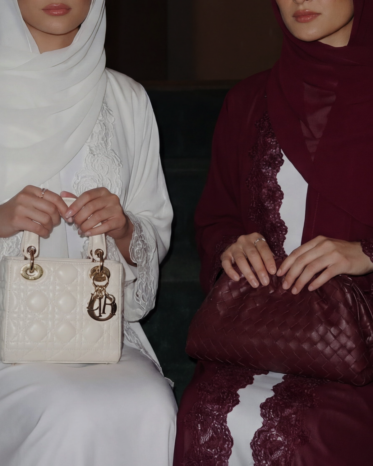 Models_in_sharafiya_abaya_lace2